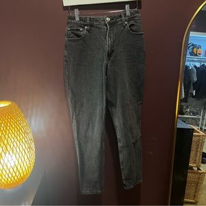 Abercrombie A&F curves, love high-rise, Mom Jean black size 27/4